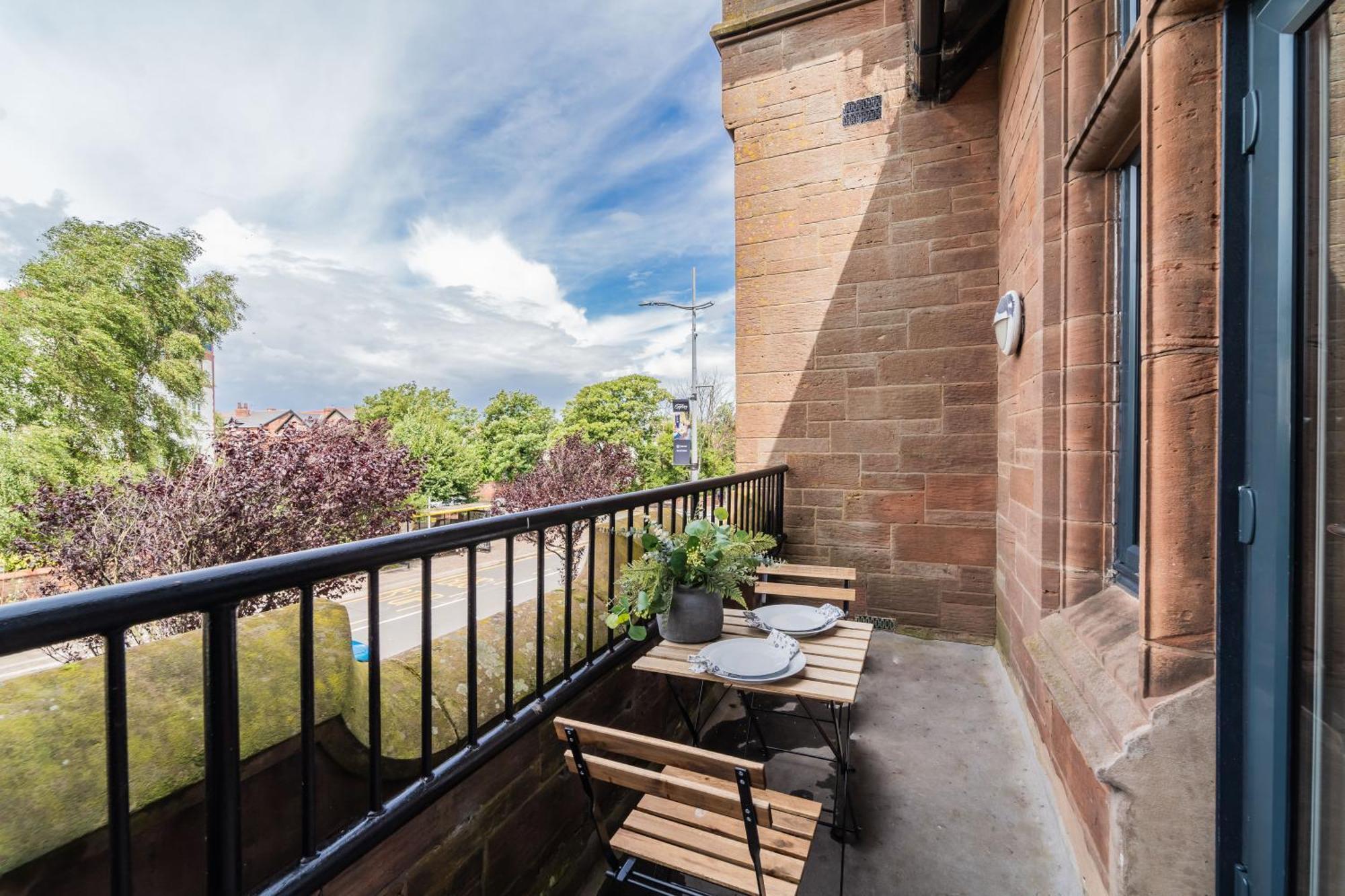 2 The Quadrant Luxury Apartments - Hoylake Exterior foto